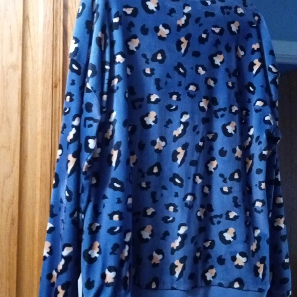 🌠 #191 Leopard Print Blue Pajama or Lounge Set - Picture 6 of 11